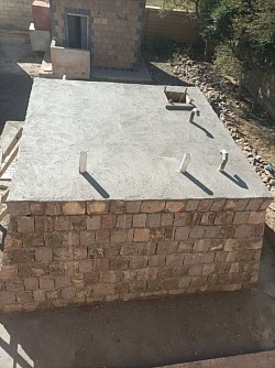 بعد صبة خزان مياه لمدرسة الصالح بالكسر-الاصابح-مديرية الشيمايتين-محافظة تعز
